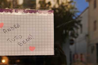 "Andr� tutto bene": due fratellini tappezzano Bari con un messaggio di speranza